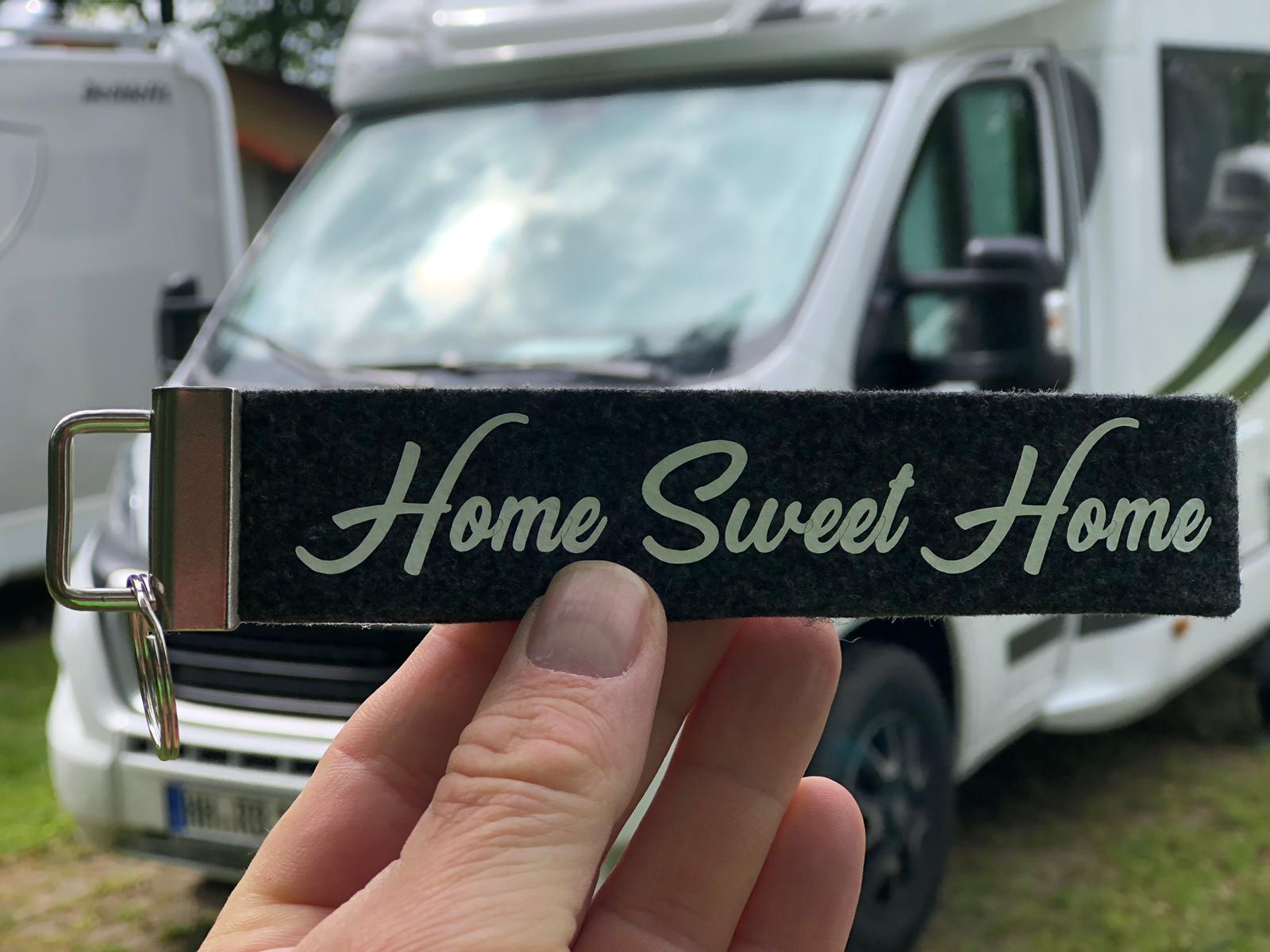 camping-schluesselanhaenger-home-sweet-home-schwarz HOME SWEET HOME - Schlüsselanhänger für Camper (Schwarz)